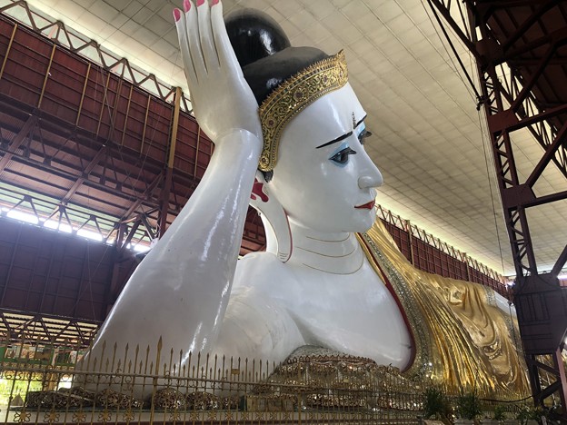 チャウタッジーパゴタ　涅槃像at Yangon (7)