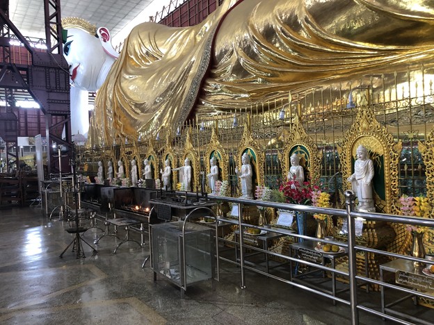 チャウタッジーパゴタ　涅槃像at Yangon (9)