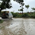 川が出現のヤンゴンの雨 (3)