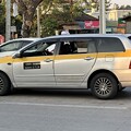 写真: イエローラインのタクシー (1)