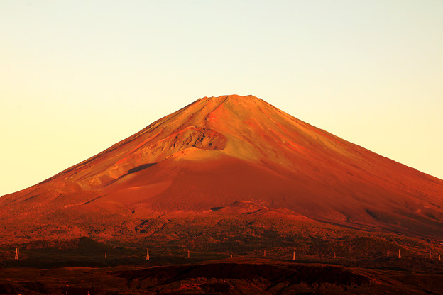写真: シーズン最後の赤富士