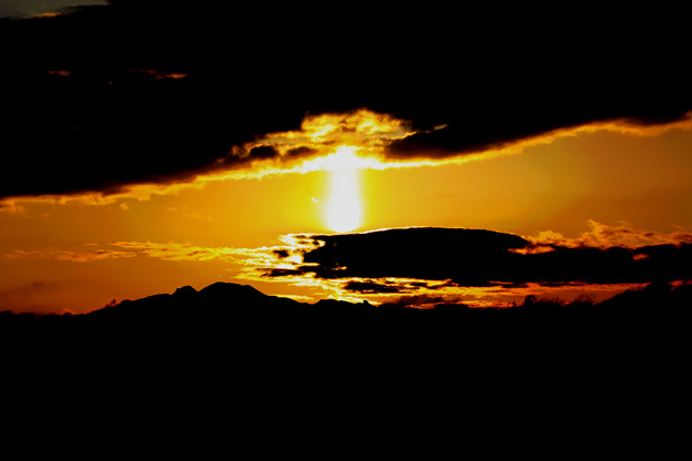 写真: 太陽柱の朝