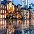 写真: 雨の東京駅
