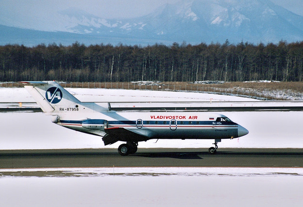 ウラジオ航空 Yak-40K RA-87958 2001年12月