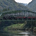 写真: 阿賀野川徳沢橋梁を渡るC57180