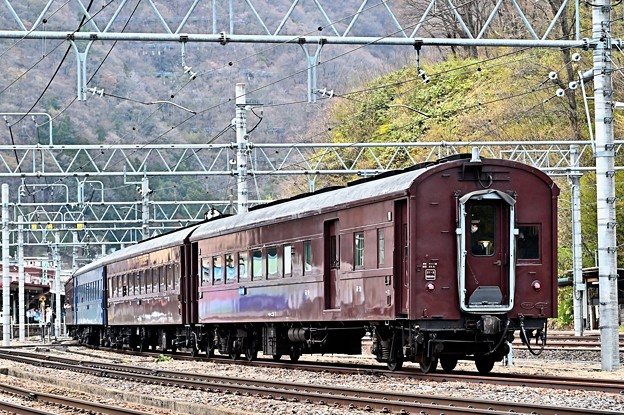 写真: 高崎の旧型客車