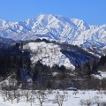 写真: 冬の飯豊連峰