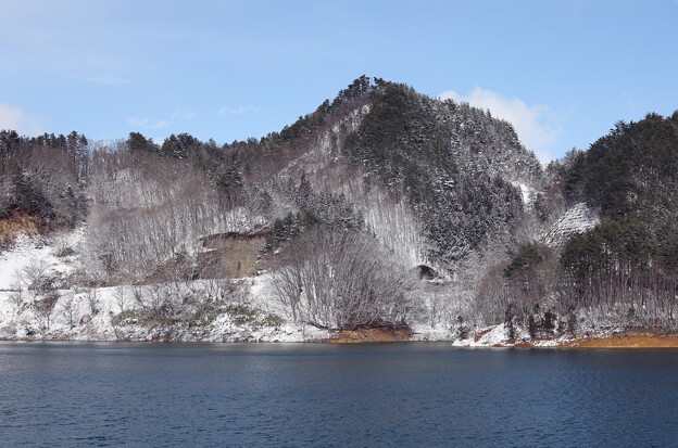 真冬のダム湖
