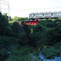 写真: 鉄橋を行く