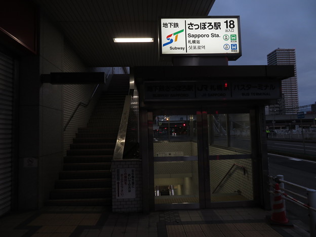 写真: さっぽろ駅 18出入口