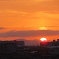 写真: 六甲連山から朝日
