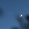 写真: 三日月と金星の接近
