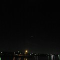 写真: 月・金星・町の明かり