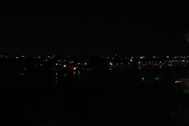IMG_231126 (7)　午前５時２５分の漁港の明かり
