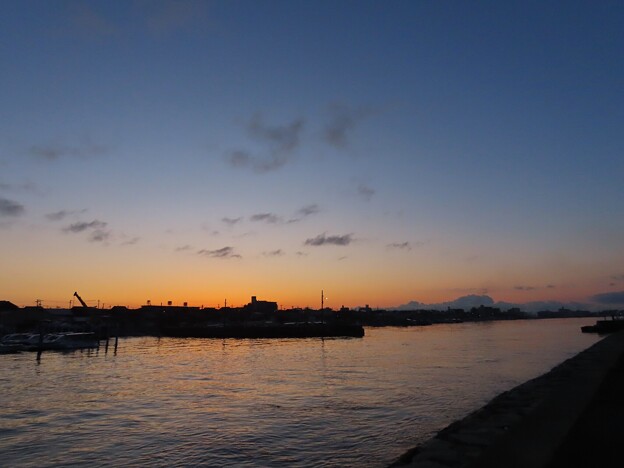 IMG_240425 (1)　海浜公園の夜明け