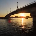 写真: IMG_240425 (33)　東二見橋の朝日と出漁