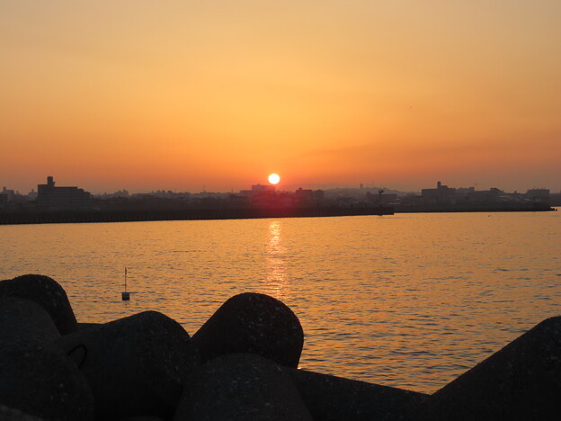 写真: IMG_240428 (11)　人工島の日の出とサンロード