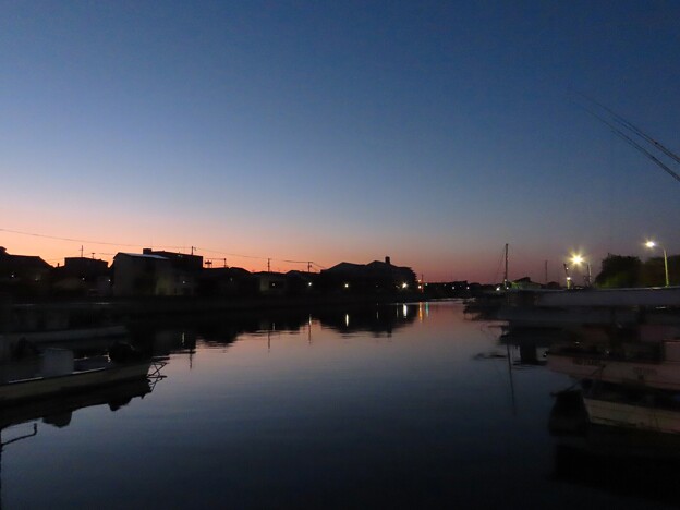 写真: IMG_240510 (1)　夜明けの漁港