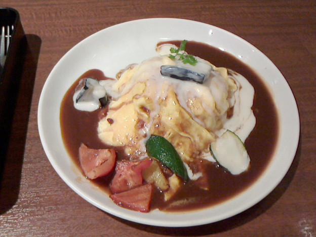 写真: しゃぽーるーじゅパセオ店「彩り野菜のダブルソースオムライス」 1070円