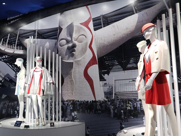 写真: EXPO'70パビリオン（鉄鋼館）・コンパニオンの制服