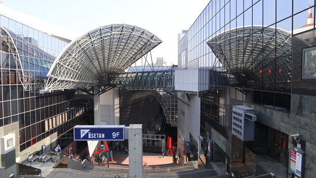 写真: ＪＲ京都駅ビル・大階段（見下ろし）