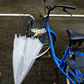 写真: 青い自転車と