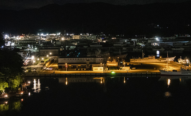 写真: 港町の夜
