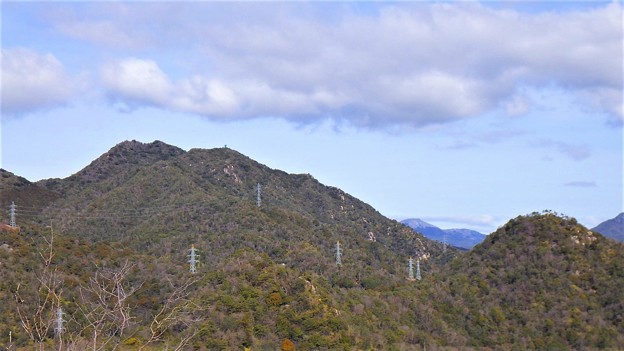 写真: 枡岩と傘山方面