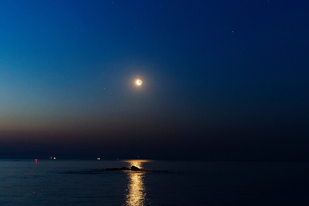 写真: 火星と月と土星と：火星食の朝に
