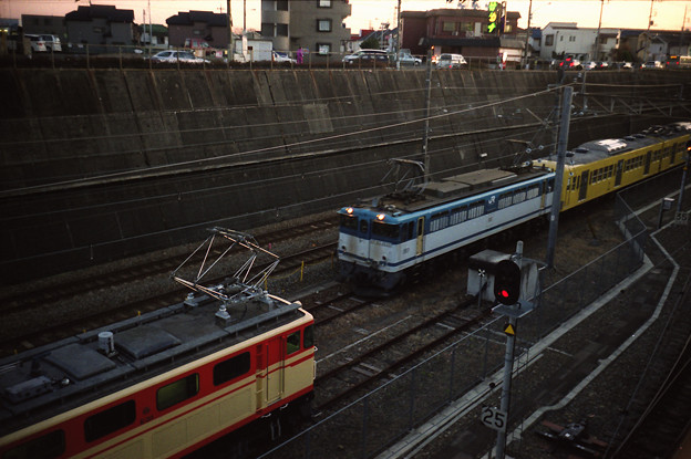 写真: 多摩川線の101系甲種輸送とE31形