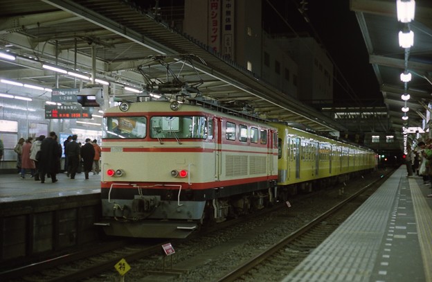 所沢駅1番線に停車中の101系回送列車
