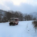 写真: 圧接路面を行く岩手県北ボンネットバス