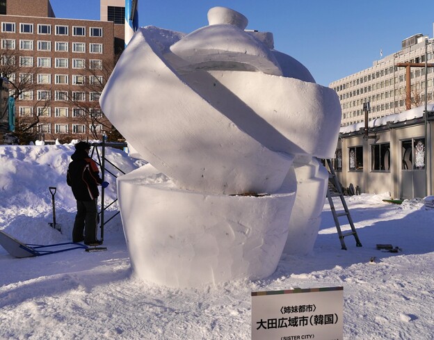 国際雪像（製作中）　韓国大田広域市「ハーモニー」