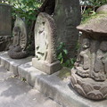写真: 深大寺元三大師堂前の石像4基