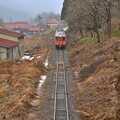 写真: 冬枯れの鉄路