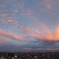 夕焼け雲と月
