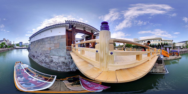 写真: 駿府城 東御門橋と遊覧船「葵舟」 360度パノラマ写真