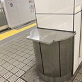 写真: 謎の台（大阪地下鉄）