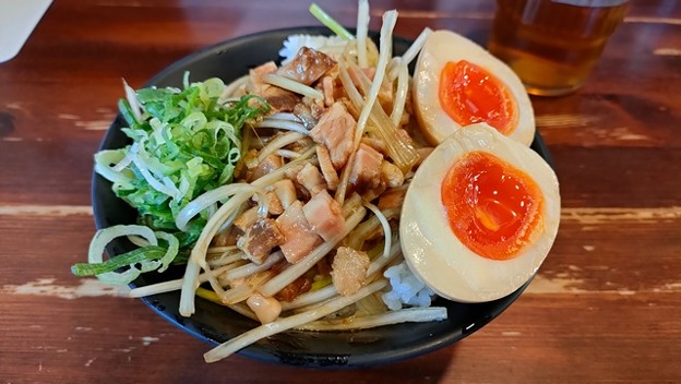 写真: 哲麺　まかない丼セット！