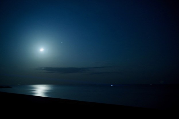 写真: 月光のヒスイ海岸