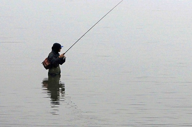 写真: 釣り人