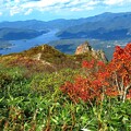 写真: 磐梯山から桧原湖を望む