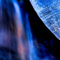 写真: 氷結と小滝