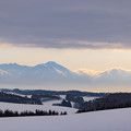 写真: 雪原と山々と