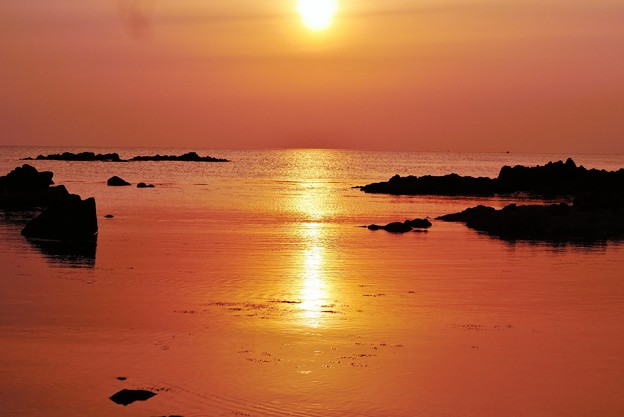 写真: 夕景　能登は赤住海岸