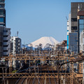 写真: 富士山に続く線路