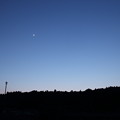 写真: 三日月の夜空