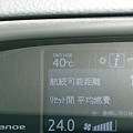 写真: 車外温度40℃