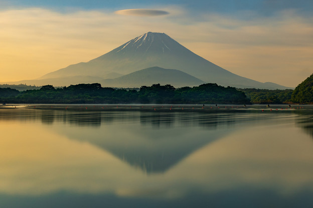 精進湖にて朝焼けの富士　その４