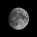 望遠レンズで写した月